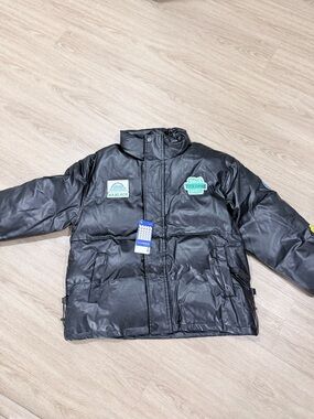 Men’s patched puffer jacket